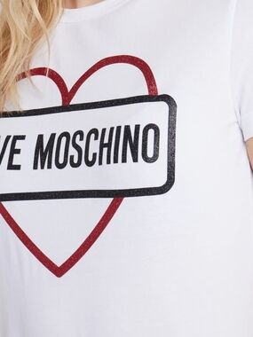 Love Moschino White Tee with Sparkley GLITTER  Red Heart AND BOX  Logo